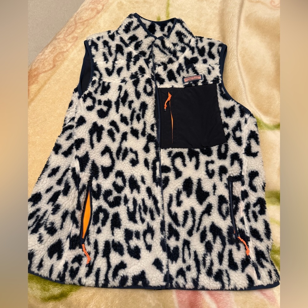 Vineyard vines size XL Navy Leopard Print Fleece Vest